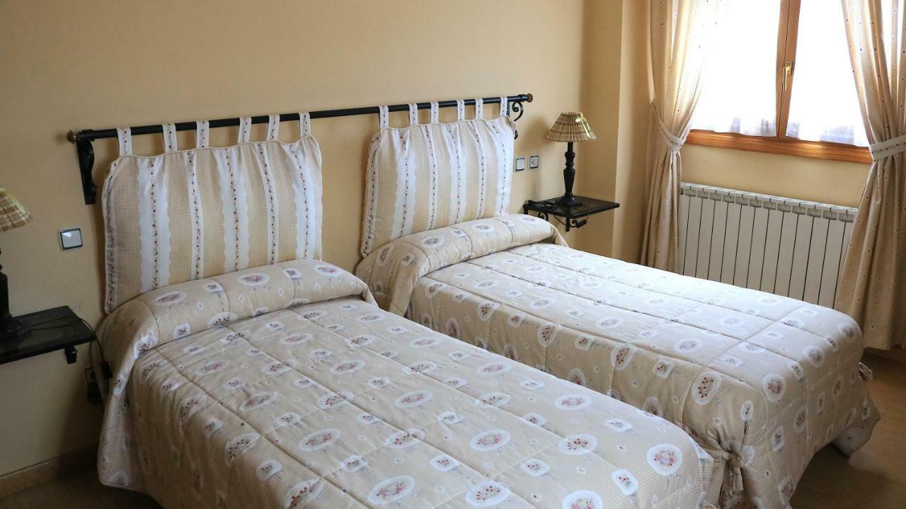 Hotel Miralba Alba de los Cardaños Kültér fotó